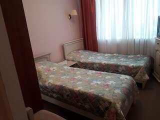 Отель Отель Турист Бобруйск Небольшой двухместный номер с 2 отдельными кроватями-1